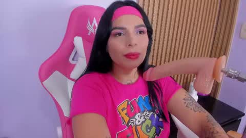 mia novoa online show from July 2026 09:39:02 PM