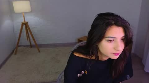 Snapshot of mia_purr chatting on December 2025 02:56:02 PM Mia online show from December 2025 02:56:02 PM