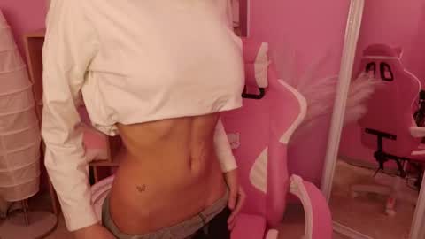 Snapshot of mia_purr chatting on February 2026 03:00:02 PM Mia online show from February 2026 03:00:02 PM