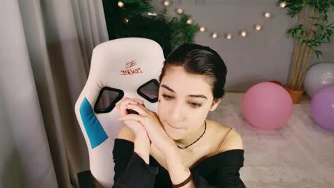 Snapshot of mia_purr chatting on February 2026 02:48:02 PM Mia online show from February 2026 02:48:02 PM