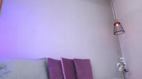 Snapshot of mia_reeves chatting on December 2025 06:47:01 PM Mia Reeves online show from December 2025 06:47:01 PM
