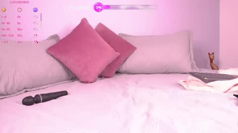 Snapshot of mia_reeves chatting on April 2026 07:01:01 PM Mia Reeves online show from April 2026 07:01:01 PM