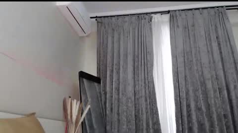 Snapshot of mia_rie chatting on April 2026 03:29:02 AM Mia Rie online show from April 2026 03:29:02 AM