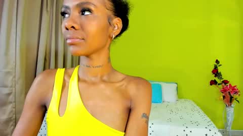 Snapshot of mia_rissi chatting on November 2025 02:40:02 PM Mia online show from November 2025 02:40:02 PM