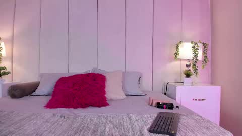 mia rousse25 online show from September 2025 01:54:01 PM