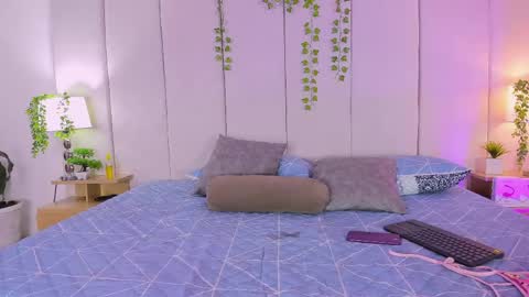 mia rousse25 online show from May 2026 12:32:02 PM
