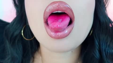 Mia online show from April 2026 07:44:01 PM