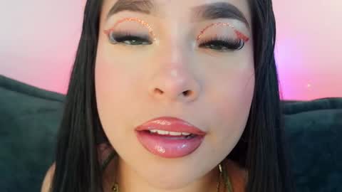 Mia online show from April 2026 07:25:01 PM