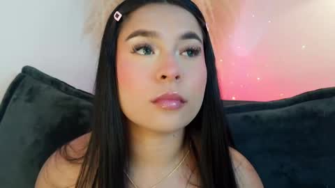Mia online show from April 2026 09:39:01 PM