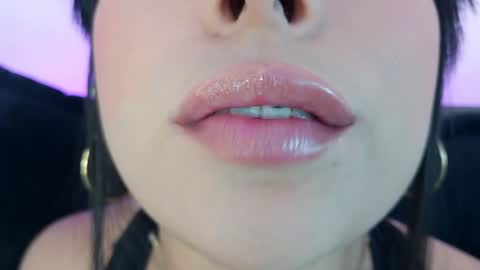 Mia online show from May 2026 10:49:02 PM