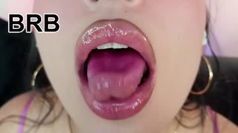 Mia online show from July 2026 10:45:01 PM