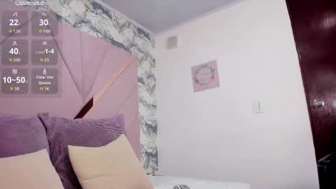 Mia online show from April 2026 04:38:01 AM