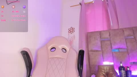 mia_royal online show from May 2026 06:03:01 PM