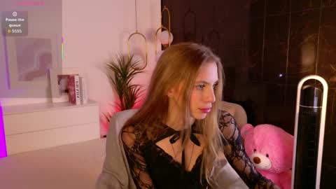 Mia online show from April 2026 06:22:02 AM