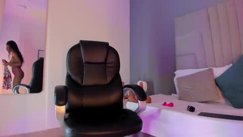 Snapshot of mia_smith_x chatting on September 2025 08:30:01 PM mia_smith_x online show from September 2025 08:30:01 PM