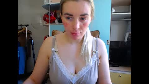 Mia. online show from February 2026 01:56:02 PM