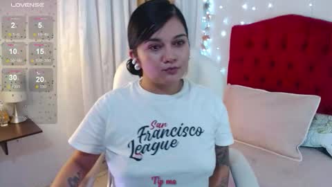 Snapshot of mia_traveluxe chatting on September 2025 02:33:01 AM Mia online show from September 2025 02:33:01 AM