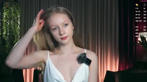 Mia online show from December 2025 05:09:01 PM