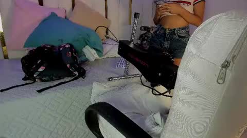 mia_vy online show from June 2026 03:07:01 AM