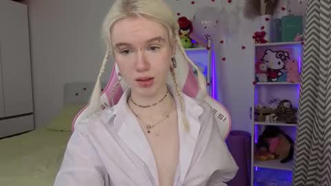 Snapshot of mia_waterlily chatting on February 2026 03:18:01 AM Mia online show from February 2026 03:18:01 AM