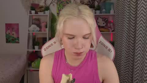 Mia online show from May 2026 03:23:01 AM