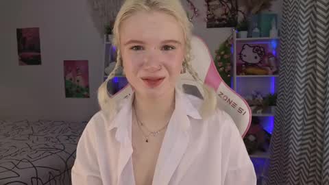 Mia online show from June 2026 03:19:02 AM
