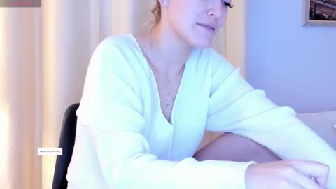 Mia White  online show from December 2025 12:53:02 PM