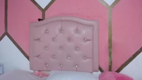 Mia online show from January 2026 05:27:02 PM