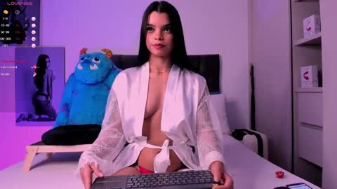 Snapshot of mia_world_ chatting on December 2024 01:36:02 AM online show from December 2024 01:36:02 AM