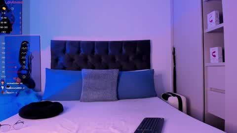 Snapshot of mia_world_ chatting on January 2025 01:39:02 AM online show from January 2025 01:39:02 AM