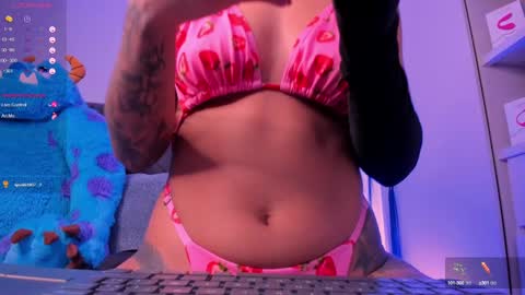 Snapshot of mia_world_ chatting on February 2025 02:47:02 AM online show from February 2025 02:47:02 AM