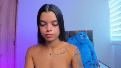 Snapshot of mia_world_ chatting on October 2025 12:27:01 PM online show from October 2025 12:27:01 PM