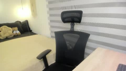 Snapshot of mia_xgray chatting on May 2026 09:10:02 PM Mia online show from May 2026 09:10:02 PM