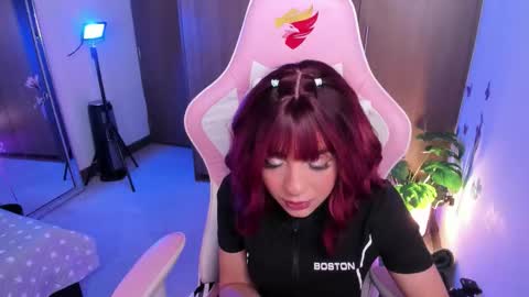 mia  nicolle online show from December 2025 12:27:02 AM