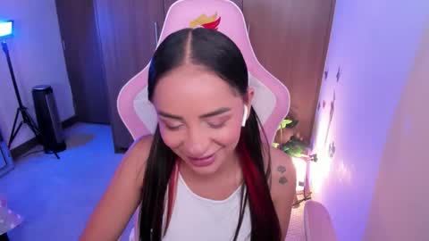 mia  nicolle online show from January 2026 03:01:01 AM