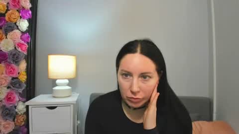 Mia online show from February 2026 01:33:02 PM