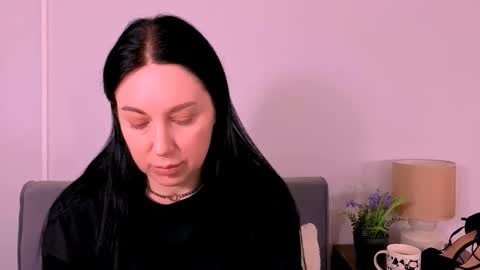 Mia online show from April 2026 03:36:02 PM