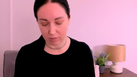 Mia online show from April 2026 04:27:02 PM