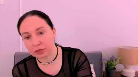 Mia online show from April 2026 03:27:02 PM