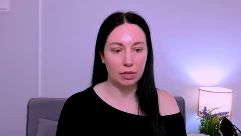 Mia online show from May 2026 04:37:01 PM