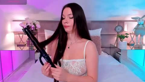Mia online show from May 2026 07:53:02 PM