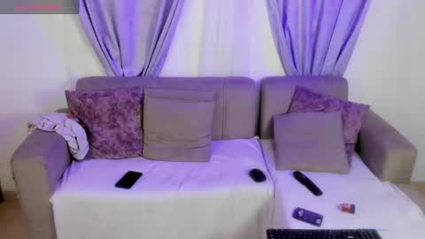 mia red hair molly short hair online show from May 2026 01:43:02 AM