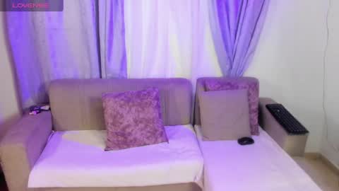 mia red hair molly short hair online show from June 2026 02:05:02 AM