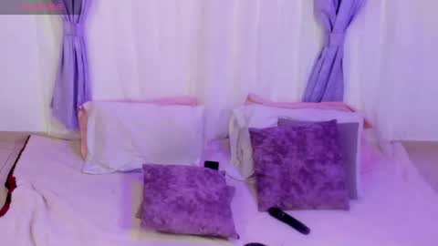 mia red hair molly short hair online show from June 2026 12:32:02 AM