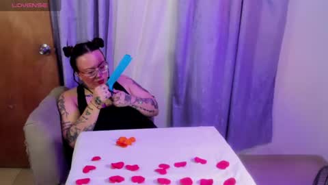 mia red hair molly short hair online show from June 2026 10:57:01 PM