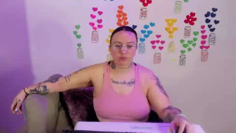 mia red hair molly short hair online show from June 2026 11:05:01 PM