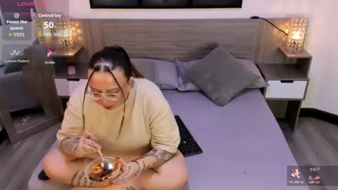 mia red hair molly short hair online show from July 2026 03:04:01 AM