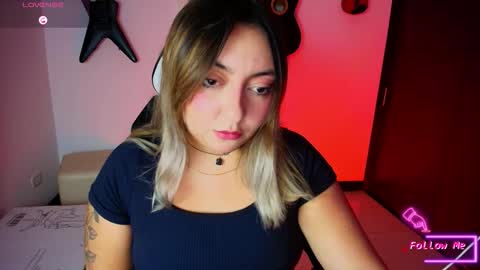 Snapshot of miaawild chatting on November 2025 10:51:01 PM Andrea online show from November 2025 10:51:01 PM