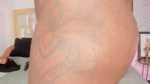 Mia  online show from September 2025 08:32:02 PM