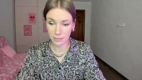 Mia online show from April 2026 05:55:01 AM